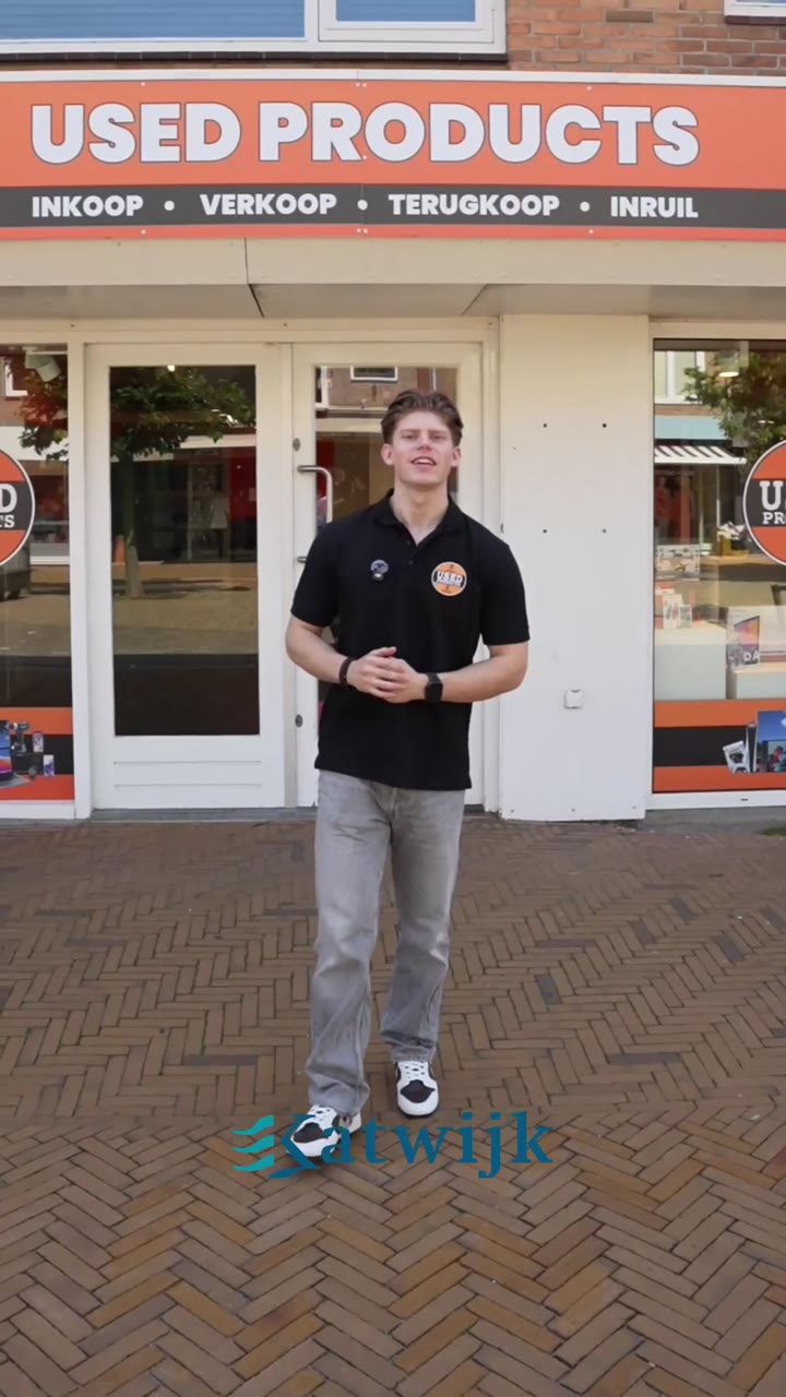 Medewerker voor de winkel van Used Products aan de Princestraat in Katwijk